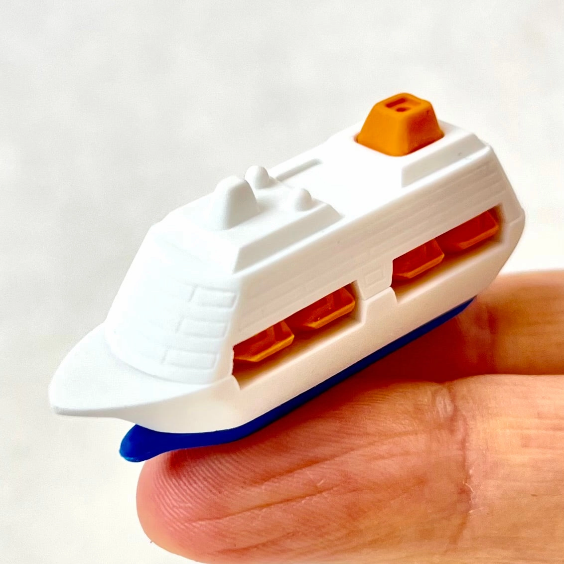 38136 AIRPLANE, HELICOPTER & CRUISE SHIP ERASERS-60