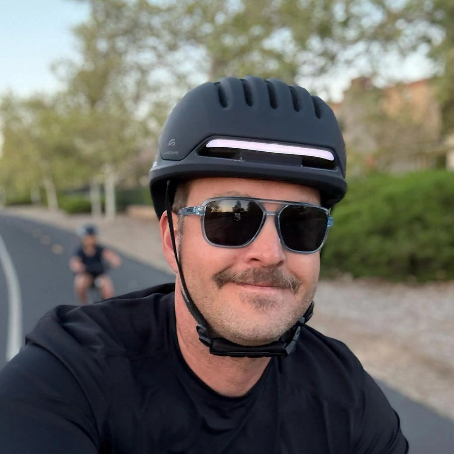 Bike Helmet with Bluetooth, Smart Bike Helmet for Adults Men Women with Built-in Speakers, Auto Brake Blinker, Front and Rear LED Turn Signals Remote Control, Smart Cycling Helmet.