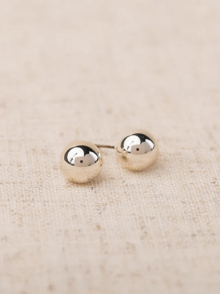 GRENADA SHINY SILVER MEDIUM STUDS