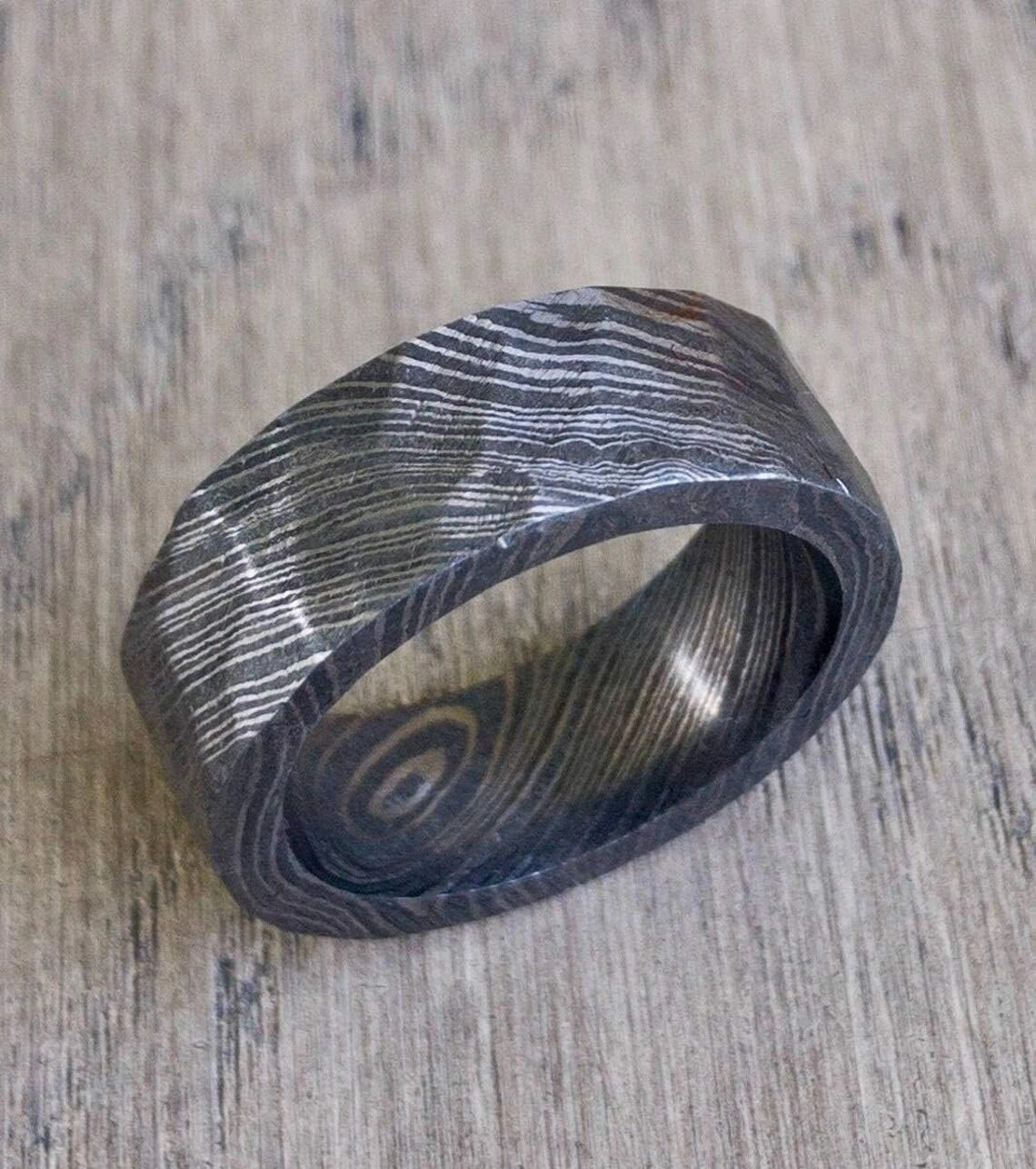 KE-218-AT Damascus Steel Ring Custom and Handmade Damascus Ring Damascus Steel Hammer Textured Anniversary Ring Fathers Day Ring Wedding Band Rings (Color Might be Slightly Different)
