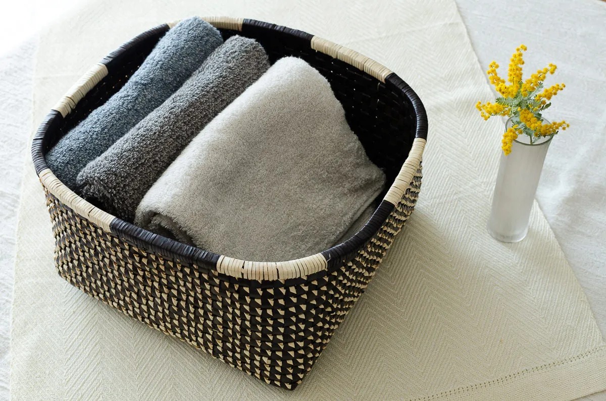 Kottan Open Basket “Black Natural” S, M, L / Palm leaf / IND 330917