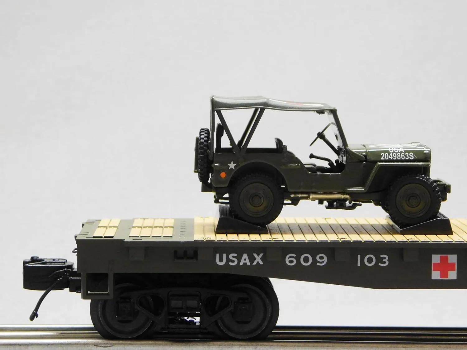 MTH Premier US Army Flat CAR W/Willy's Transport Jeeps O Gauge 20-92368 (20-92368B-609103)