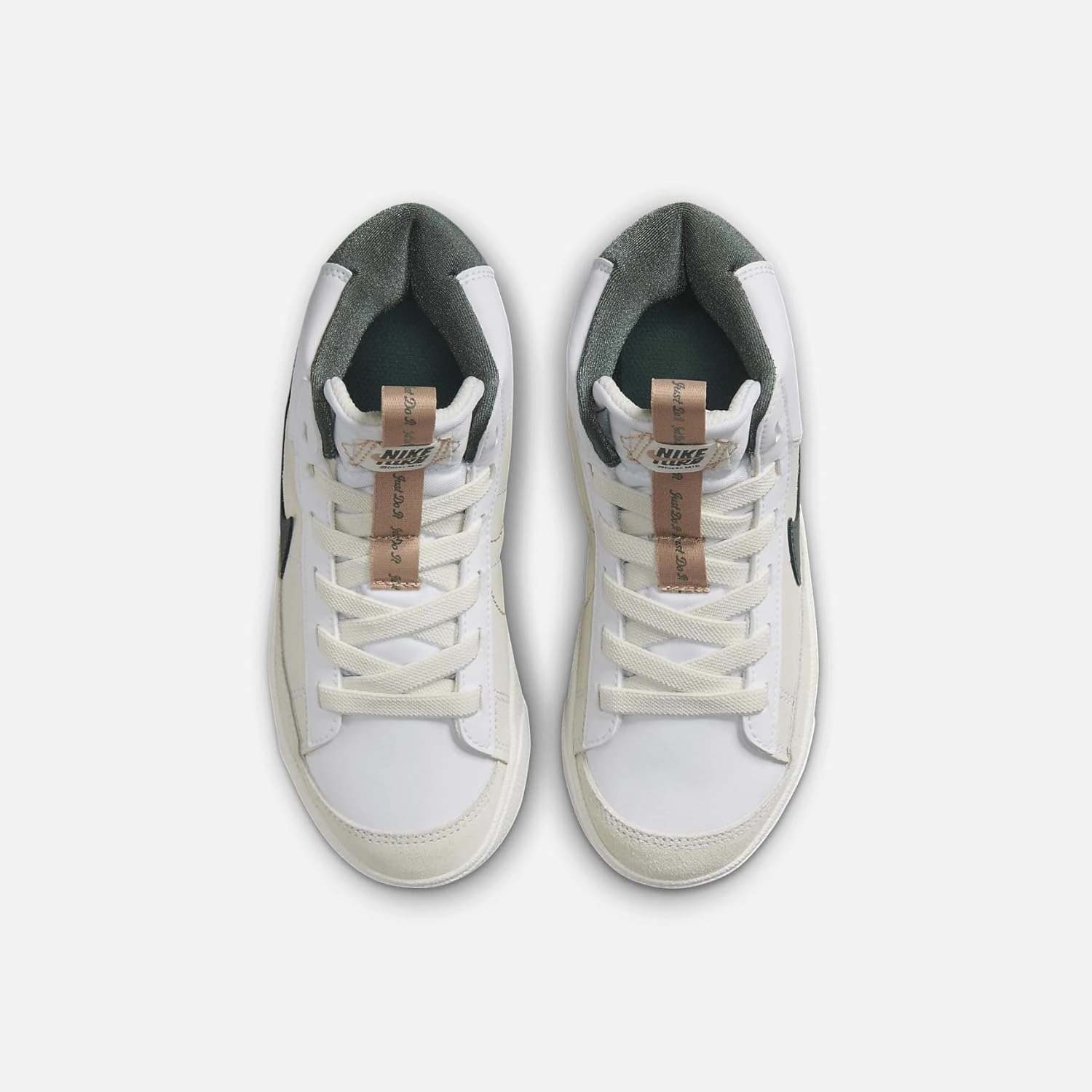Nike Kids' Blazer Mid '77 SE Sneaker