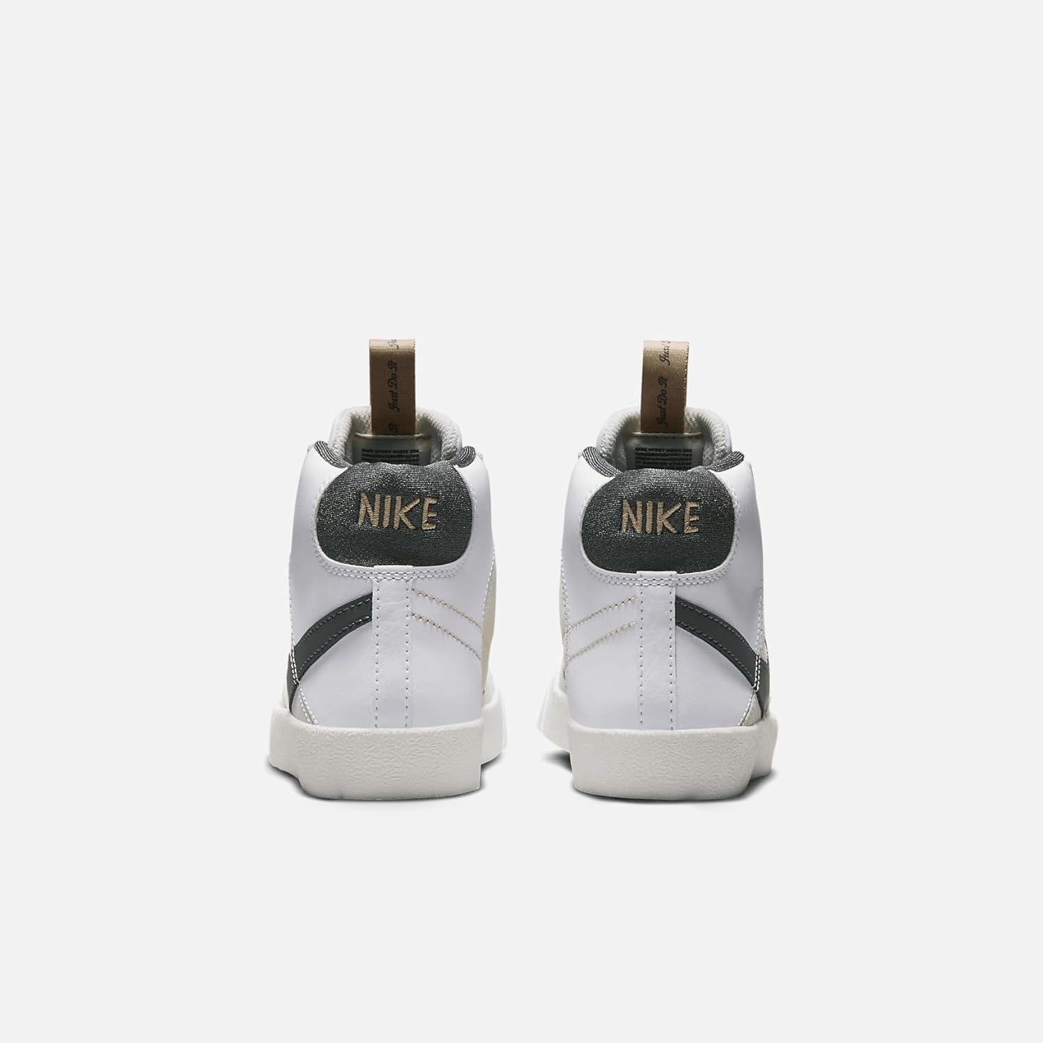 Nike Kids' Blazer Mid '77 SE Sneaker