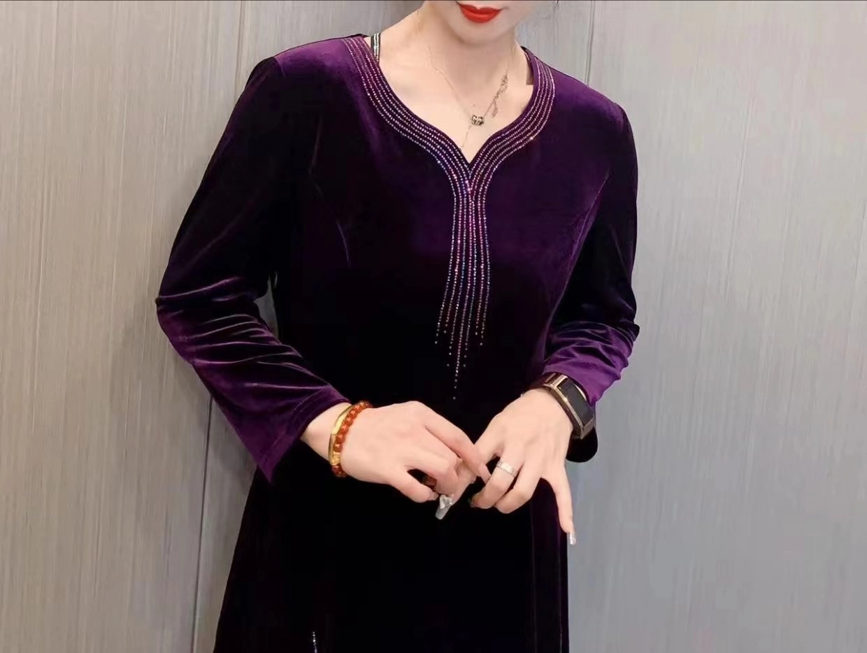 Shiny gold velvet midi skirt
