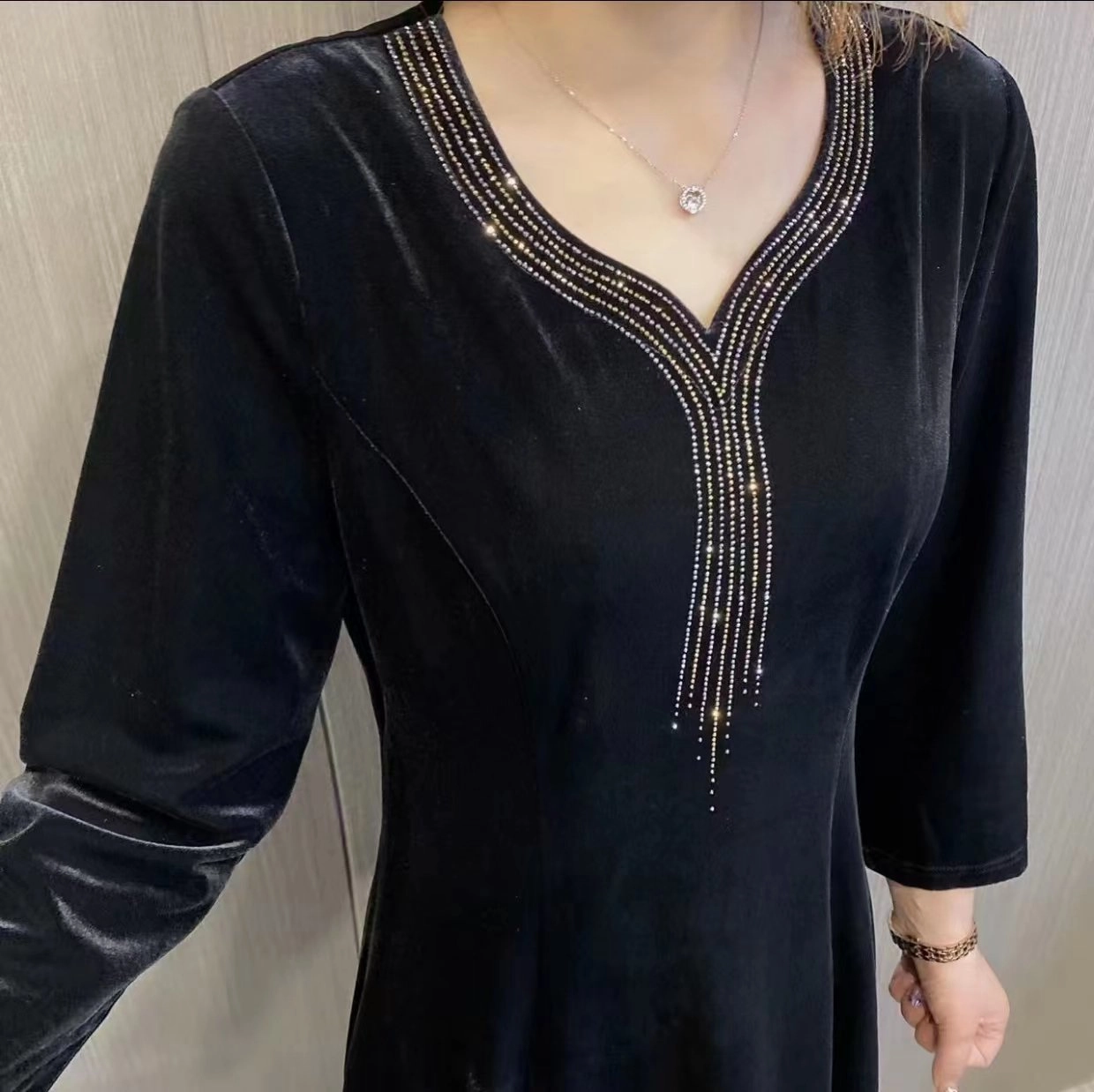 Shiny gold velvet midi skirt