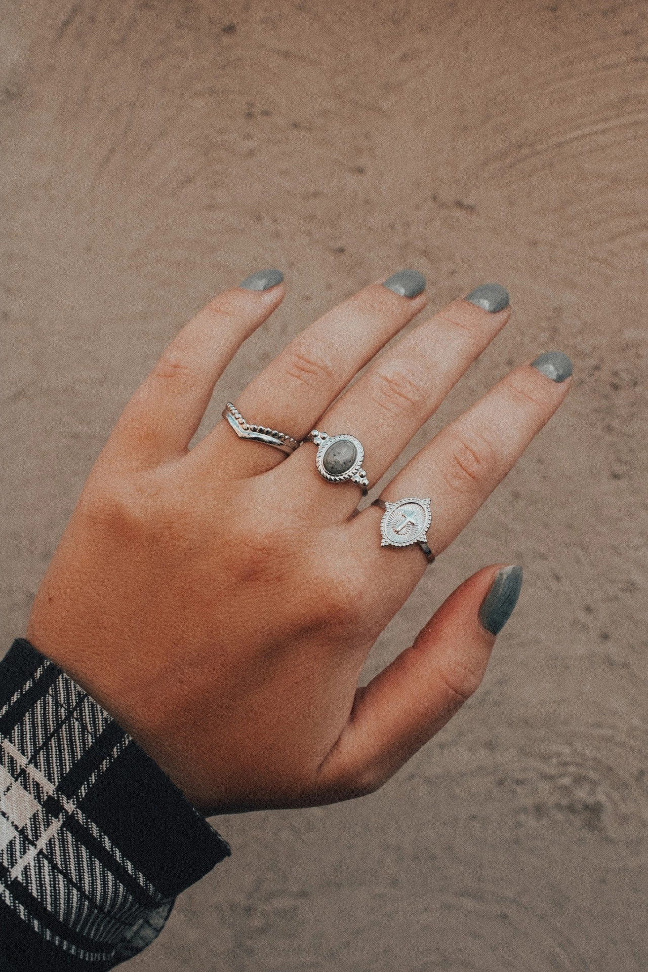 SILVER BIG GREY RING