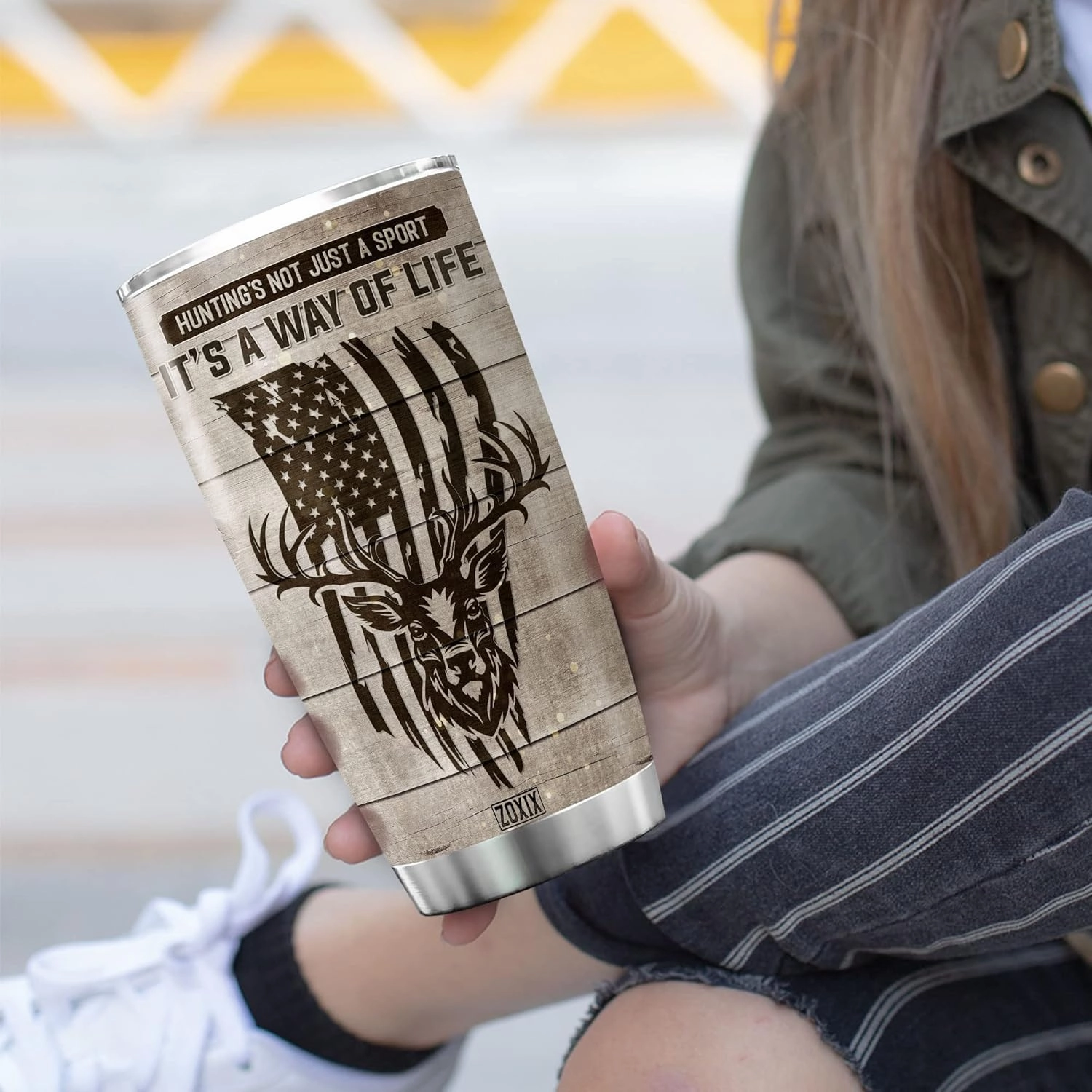 ZOXIX Custom Hunting Theme Tumbler Wood Background American Vintage Gifts For Men Unique Stainless Steel Cup 20oz Insulated Deer Travel Mug Personalized Picture Tumbler